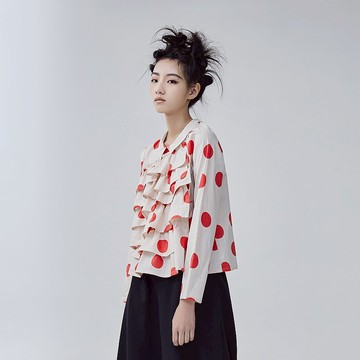 多層荷葉點點上衣