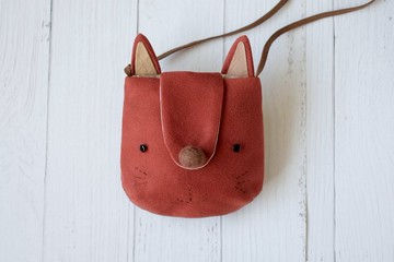 燃橙橘狐狸造型斜背小袋