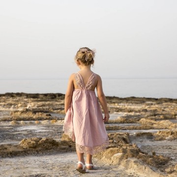 Gala & Nina 歐洲手工女童洋裝 蝴蝶蕾絲深V露背洋裝-夢幻粉