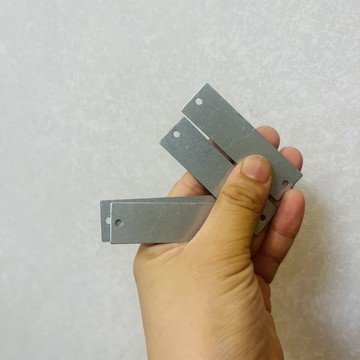 【臺灣熱銷】長方形打孔鐵片65*18*0.8毫米 孔3毫米左右 只是鐵皮