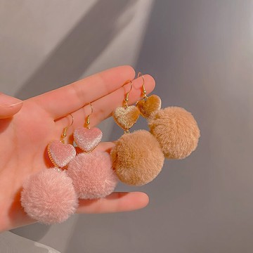 秋冬款愛心大毛球耳鉤女歐美網紅夸張大氣耳飾時尚高級感耳環耳釘