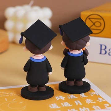 桃園出貨🔥畢業季學生書桌伴侶摔不壞抓週實心公仔學業祝福車載裝飾伴手禮