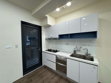 恩仔推薦四月泊樂｜中國醫三房平車｜社區最便宜｜台中市北屯區景賢路