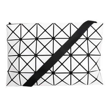 ISSEY MIYAKE  BAOBAO 透光幾何方格4x6大格斜背包(亮面白)大款