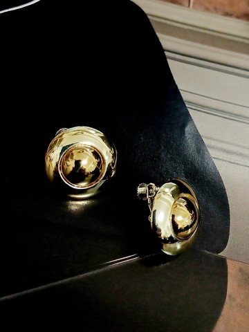 vintage jewelry  艷金色小凸圓盾型 夾式耳環