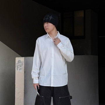 【ZY.STUDIO】寬鬆 素面 打底 疊穿 百搭 薄款 長袖 襯衫 休閒 層次 素色 鈕扣 上衣