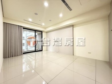 嶺東精科 總太拾光次頂樓三房改二房精裝平面車位｜台中市南屯區嶺東南路