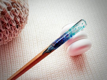 藍色花朵木質髮簪，花卉髮夾