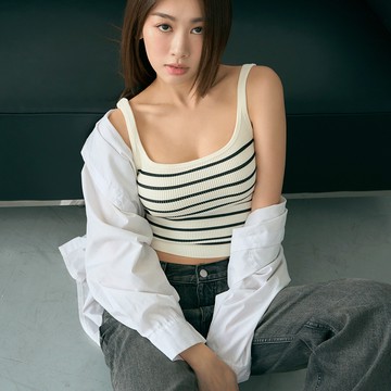 時髦感針織直紋小方領BRA TOP