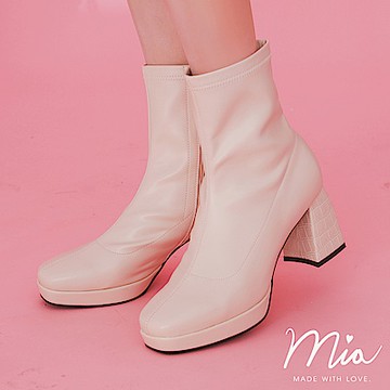 ANNSTAR 子芯Mia聯名-叛逆嬌娃防水台壓紋粗跟短靴7cm-杏