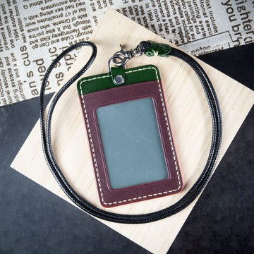 【客製化禮物】【直立式證件套】墨綠紅 意大利植鞣皮 掛頸撞色