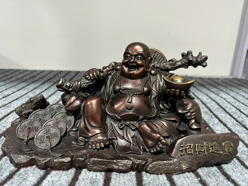 純銅笑佛，重2963克，高14，，長30，寬15
