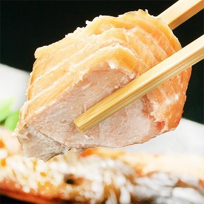 （送料無料 時鮭 時サケ 北海道産）道東オホーツク産 時鮭 2kg（最高級 薄塩 低塩 時さけ 姿 真空 分割 切り身 天然物 極上品）