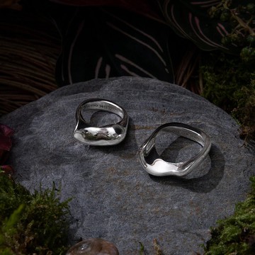 【絕版優惠8折】弦樂曲面銀色純銀戒