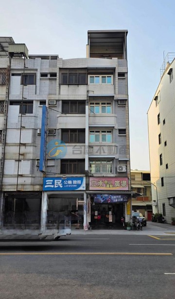 楠梓區--建楠路稀有臨路邊間美透天店面｜高雄市楠梓區建楠路