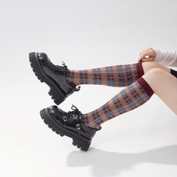 QUEENSHOP_F 女裝 配色格紋造型長筒襪 三色售 現+預 【07110595】