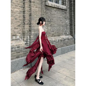 【對版 | elyw*d獨家款】暗黑清冷感多層次不規則紅色抹胸連衣裙