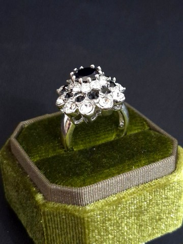 vintage jewelry 黑色萊茵鑽簇絨 戒指