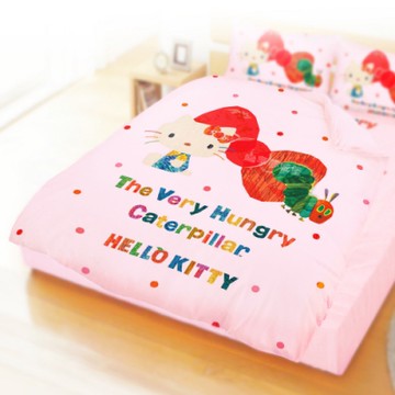 享夢城堡 雙人四季涼被5x6-HELLO KITTY X 好餓的毛毛蟲-粉