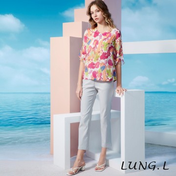 LUNG.L林佳樺 桃紅色印花V領棉質五分袖女裝上衣LR53A