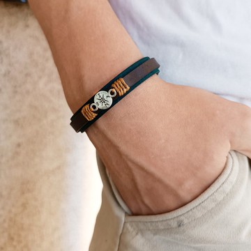 銀製指南皮革手鍊 小巧引路與個人旅程象徵 可調整尺寸適合日常佩