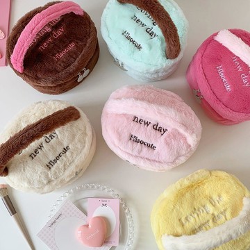 ♡ 𝑪𝒉𝒊𝒄 𝒖 ♡韓版糖果色毛絨手提化妝包學生宿舍護膚品收納包外出便攜洗漱包女
