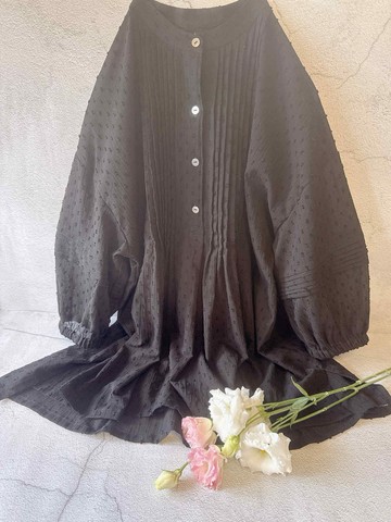 【快速出貨】半開襟前打折小立領立體壓褶拋袖襯衫 立體雪點 黑色