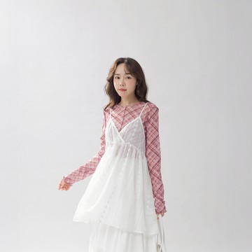 QUEENSHOP_F 女裝 格紋造型木耳邊透膚長袖上衣 四色售 現+預 【01099105】