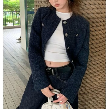 （時尚單品上裝/長袖小香外套）台灣出貨/專人品檢/法式小香風經典短版百搭修身柔軟質地粗花尼單排復古夾克/經典長袖上衣外套