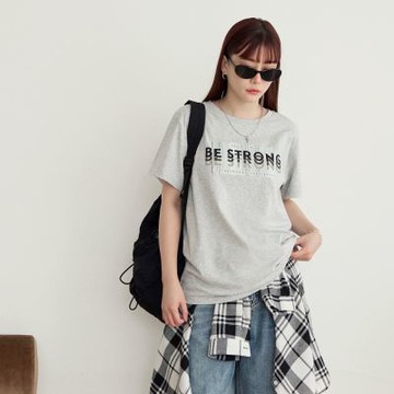 OB嚴選-純棉條碼英文印花寬鬆短袖上衣《AB20454-》