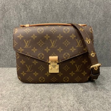 哈極品】美品《 Louis Vuitton LV 老花字紋新款郵差包斜背包