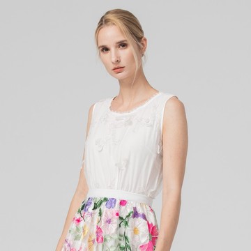 蝴蝶紛飛繡花無袖上衣 白