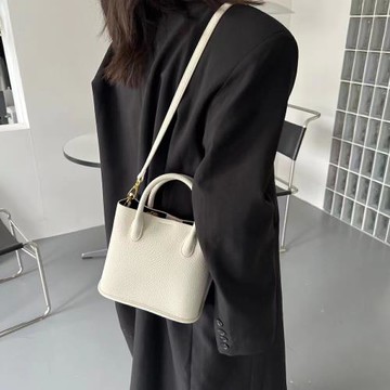 FBag 包包2024新款荔枝紋真皮手提包夏季時尚水桶包單肩斜挎包女