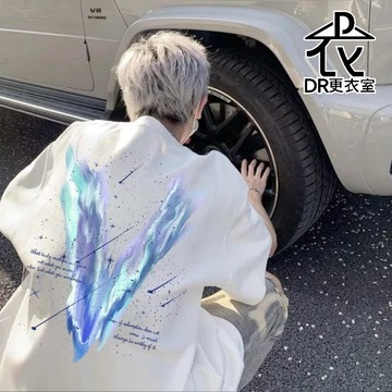 DR更衣室-短袖T恤 街頭風格質感漸層V字流星圖案 男女百搭 圓領 五分袖 大尺碼8XL【NL626125】