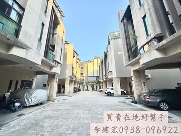 稀有市中心~輕屋齡別墅~可雙車｜台中市大雅區義和路