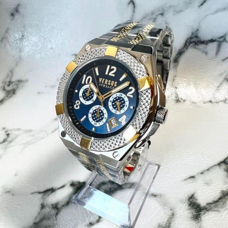 新品未使用 ヴェルサーチ VERSACE クオーツ メンズ腕時計 シルバー