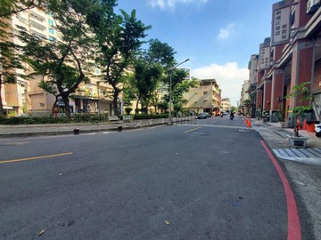 鳳山區文山特區翻新樓店1樓+夾+2樓+平車(1)｜高雄市鳳山區文南街