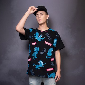 【涼夏短T】IZZVATI-古著風滿版虎短T-黑/白