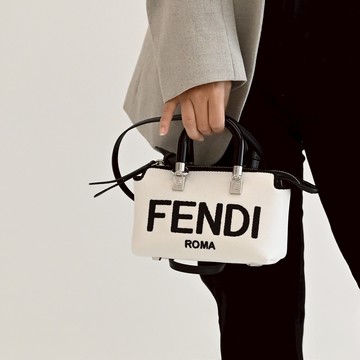 FENDI 8BS067 BY THE WAY MINI 電繡LOGO帆布迷你兩用包.黑/白