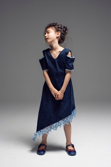 Denim Dress with Ruffle Trim / SS2019