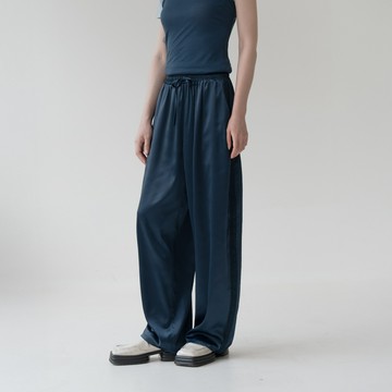 QUEENSHOP_S 女裝 閨房風-側蕾絲剪接綁帶緞面長褲-藍 S/M 現+預 【04102053】