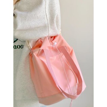 輕便尼龍帆布包包女斜挎ins日系休閑單肩水桶包大容量學生通勤包