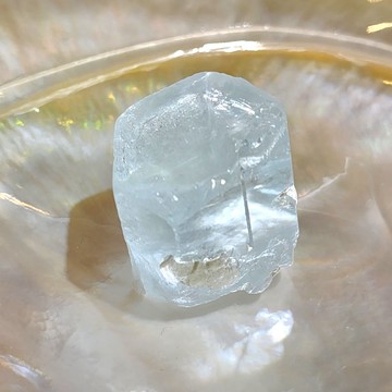 寶石級巴基斯坦海水藍寶原礦晶體230217-33號 ~好人緣、對應喉輪、增加溝通能力、也是旅行及以海維生職業的護身符~