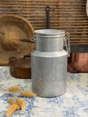 50232-迷人法國老式鋁製牛奶罐
