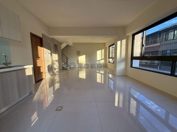 潭子頭家國小｜全新邊間臨路三車電梯別墅｜台中市潭子區頭張路二段