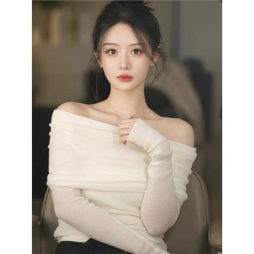 一字肩針織衫女長袖秋冬氣質修身顯瘦打底露肩別致高級感鎖骨上衣
