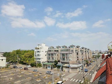 南屯楓樹別墅區10米路六米面寬28地坪3樓透天｜台中市南屯區楓樹西街
