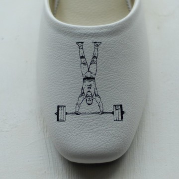 CLOAKROOMS OF .Fuller 室內拖鞋 設計款-舉重選手 _白色款