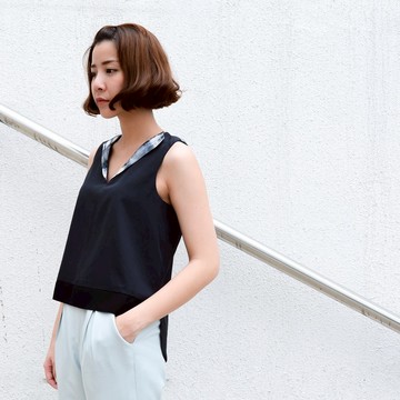 黑色 V 領背心（M 碼 34 英寸）