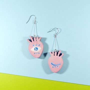 心髒之眼 粉色心髒眼睛長款耳環耳夾 手繪木製 樹脂封層